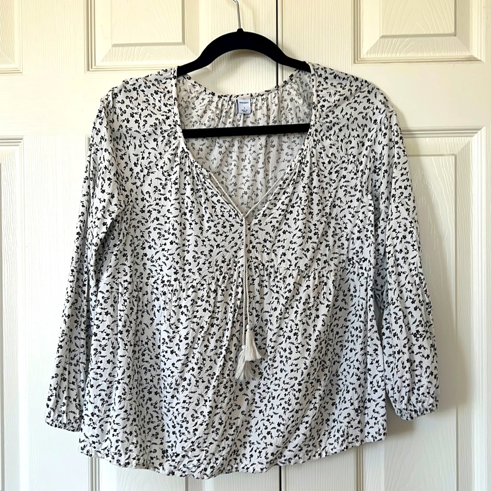 Old Navy Womens Floral Blouse in white and black.